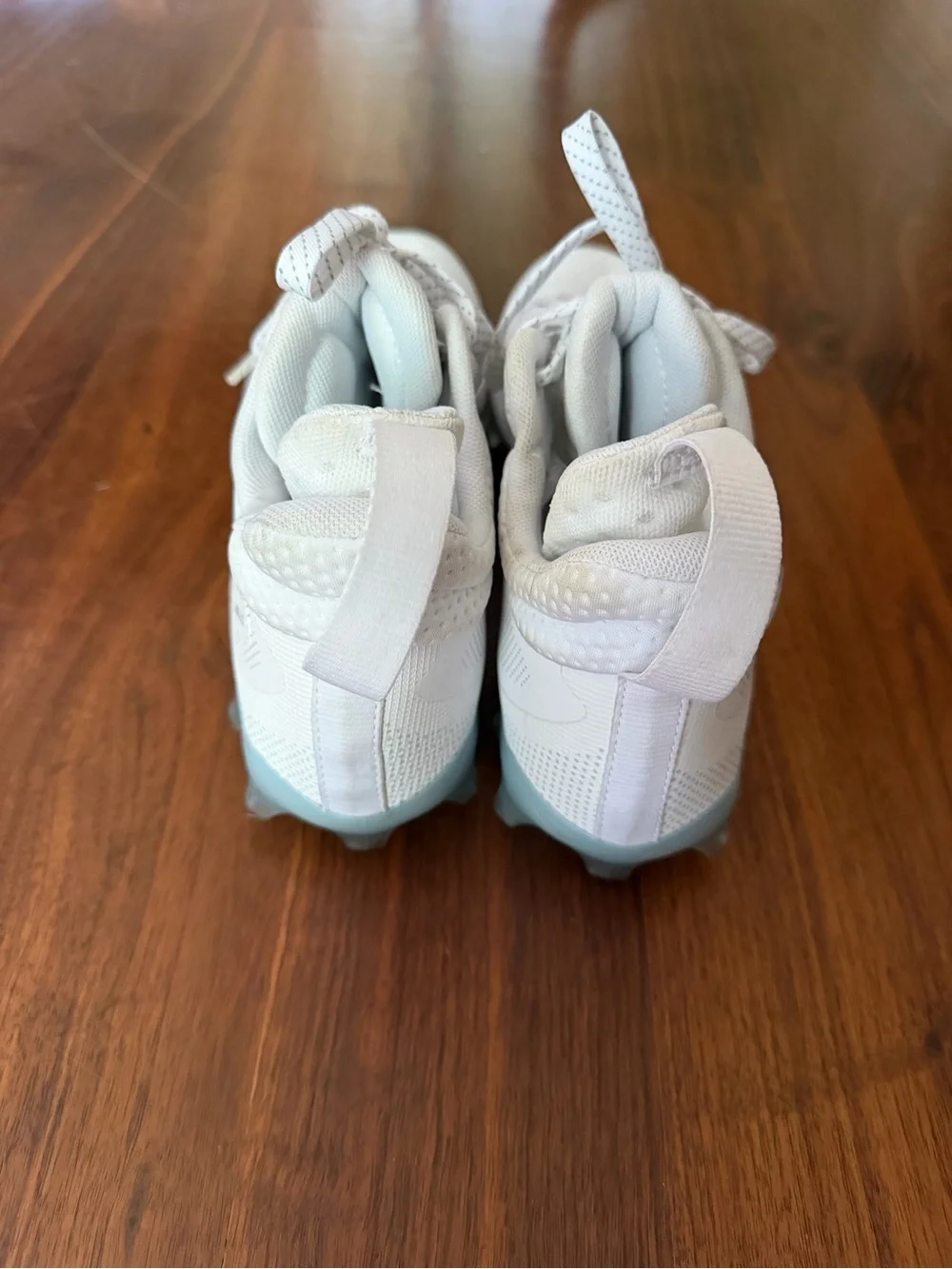 EUC Women’s New Balance Freeze White Lacrosse Cleats - Size: W 8.